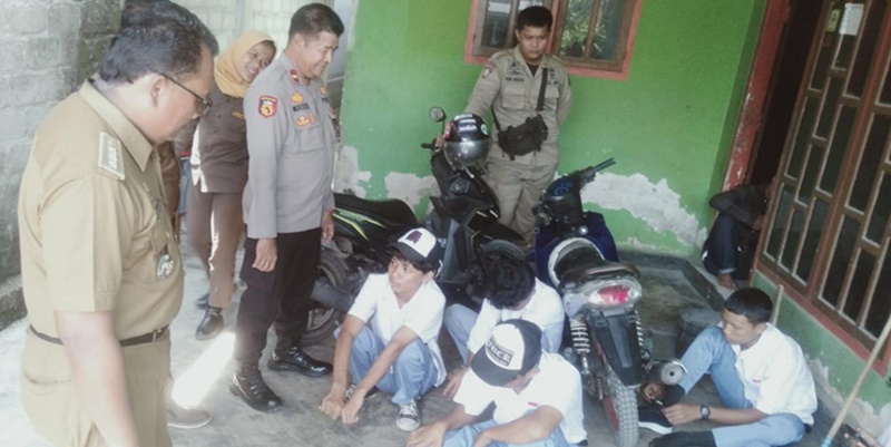 Dapat Laporan Masyarakat, Polisi Langsung Merazia Pelajar Bolos di Lampung Tengah