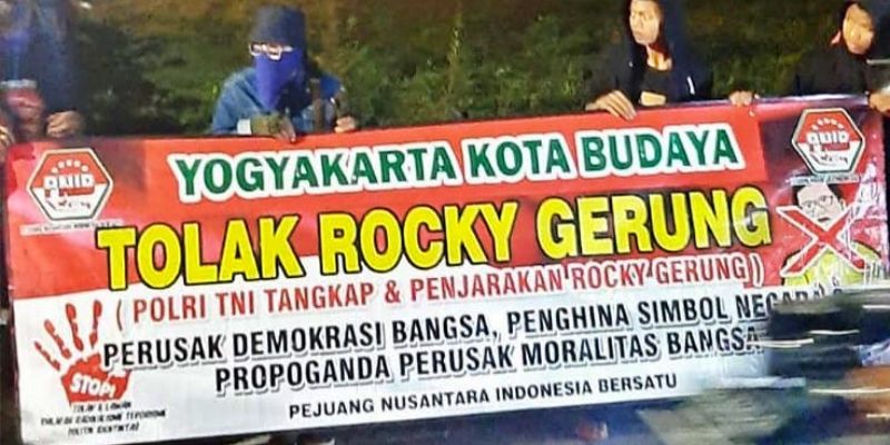 Terjadi Penolakan, Rocky Gerung Batal Isi Diskusi di Yogyakarta