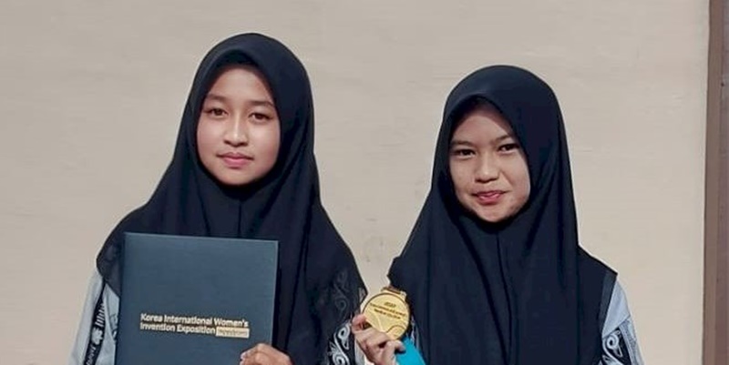 Dua Siswi Asal Aceh Raih Medali Emas dalam Event Internasional di Korsel