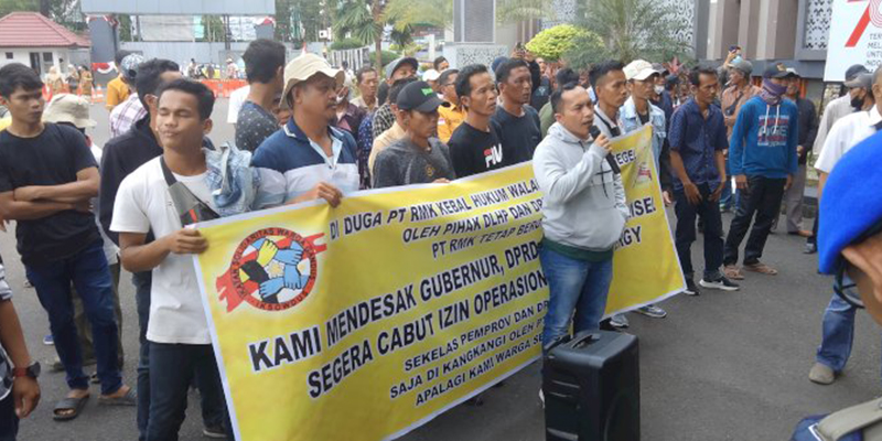 Beroperasi Walau Disegel, Warga Selat Punai Tuding Gubernur Herman Deru di Balik PT RMK