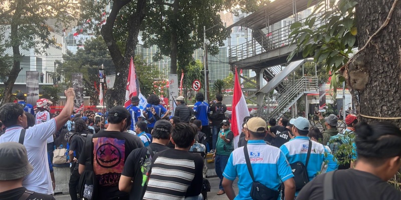 Pemerintah Dihadapkan pada Kekuatan Rakyat