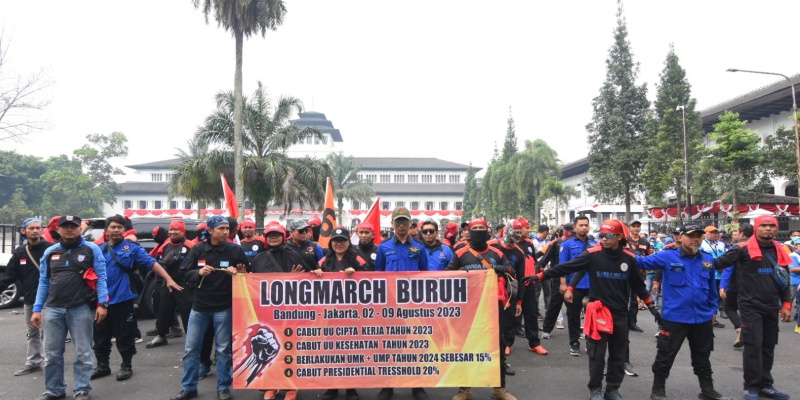 Dimulai Hari Ini, Ratusan Buruh <i>Longmarch</i> dari Bandung Menuju Jakarta