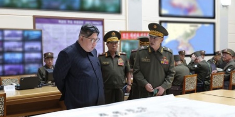 Kim Jong Un Tinjau Latihan Militer, Soroti Perlunya Persiapan Penuh untuk Perang