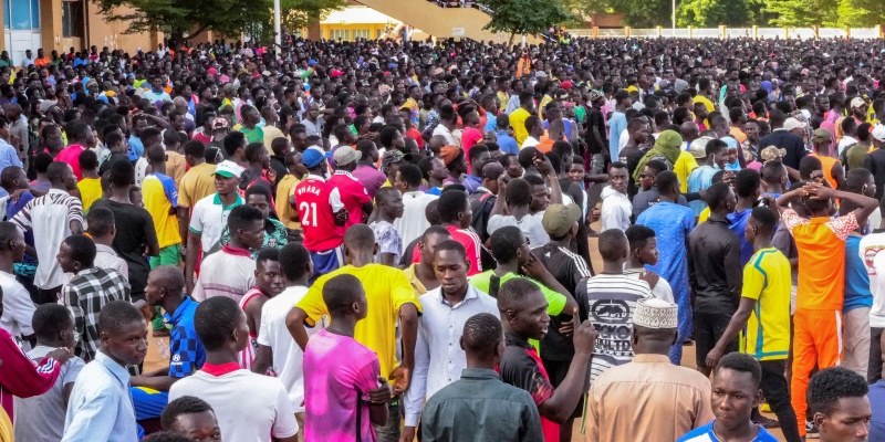 Ribuan Pemuda Niger Berkumpul di Stadion, Dukung Junta Lawan ECOWAS