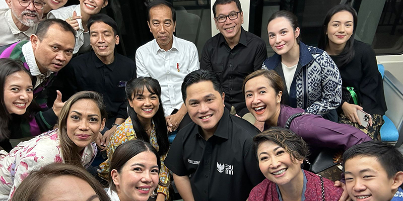 Erick Thohir Ajak Sejumlah Artis Jajal LRT Jabodetabek Bareng Jokowi