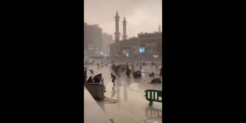 Hujan Deras dan Angin Kencang Melanda Masjidil Haram