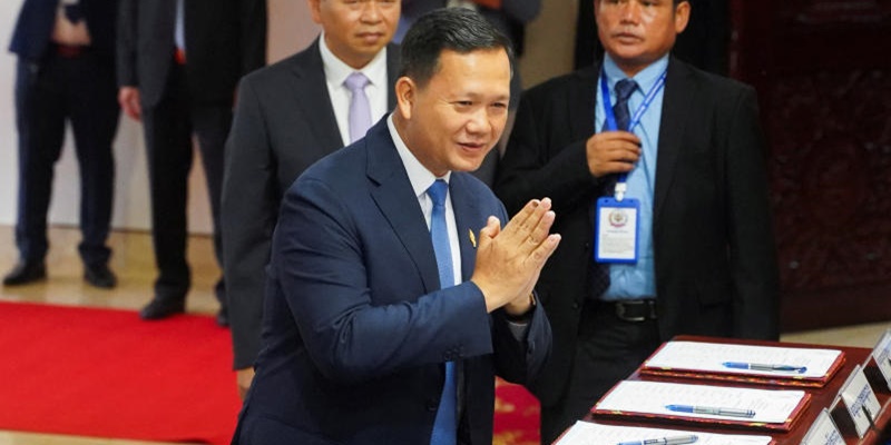 Raja Kamboja Norodom Sihamoni  Tunjuk 104 Penasihat Pribadi Perdana Menteri Hun Manet