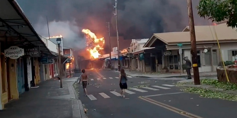 Kebakaran Hawaii Meluas, Warga dan Turis Selamatkan Diri ke Laut