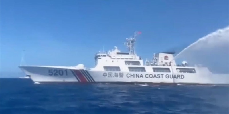 China Desak Filipina Singkirkan Kapal Perang dari Laut China Selatan