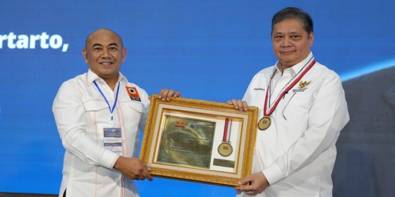 Menko Airlangga Raih BKTI PII Award sebagai Tokoh Transformasi Industri