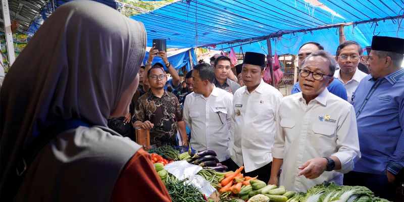 Tinjau Bapok di Pasar Palapa, Mendag: Harga Stabil, Pasokan Cukup