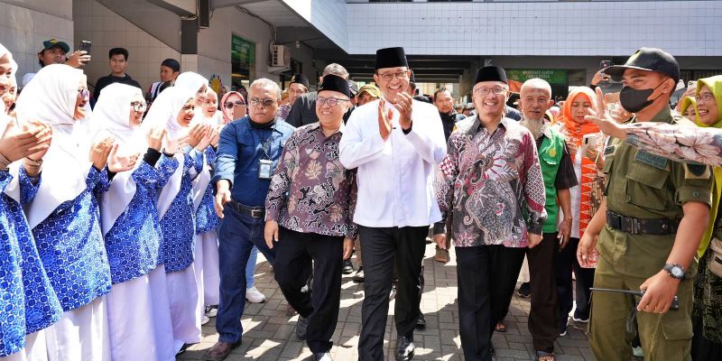 Anies Sambangi Pesantren Persis di Tasik, Kiai Asep: Alhamdulillah Ketemu Gubernur Indonesia