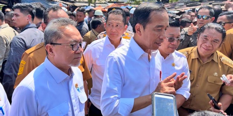 Blusukan Bareng Jokowi di Cilegon, Zulhas: Alhamdulillah, Harga Stabil