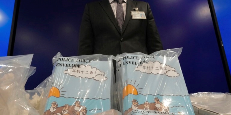 Polisi Hong Kong Dakwa Seorang Pria karena Miliki Buku Anak-anak yang Dilarang