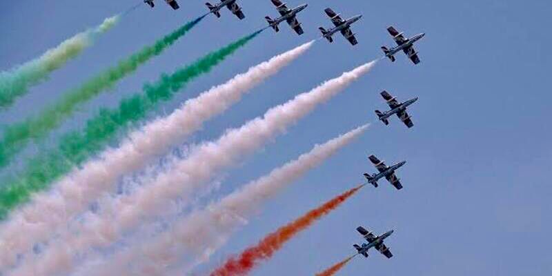 Jatuh Saat Latihan, Pesawat Tim Aerobatik AU Italia Tabrak Satu Mobil Saat Lepas Landas