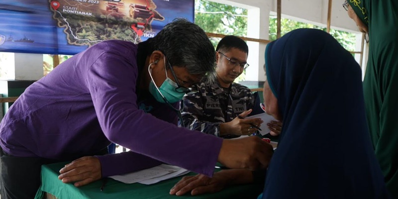 Tim Putih Ekspedisi Maritim TNI AL Gelar Pengobatan Gratis di Kalsel