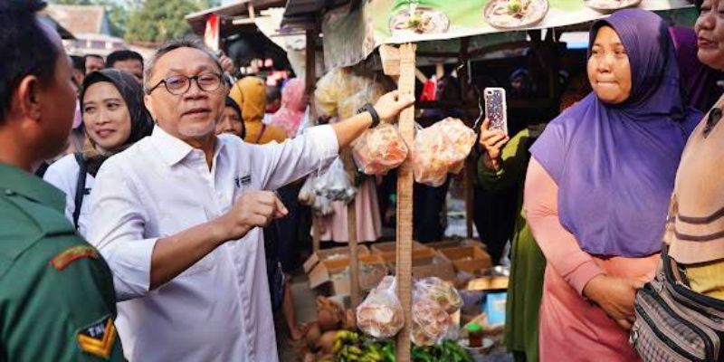 Zulhas: Harga Telur dan Bawang di Pasar Natar Terlalu Murah