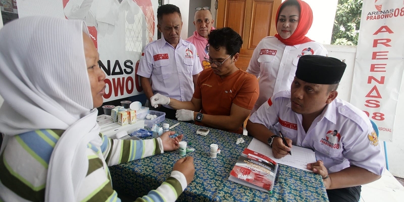 Jalankan Perintah Prabowo, Arenas 08 Bagikan Makanan dan Susu Gratis