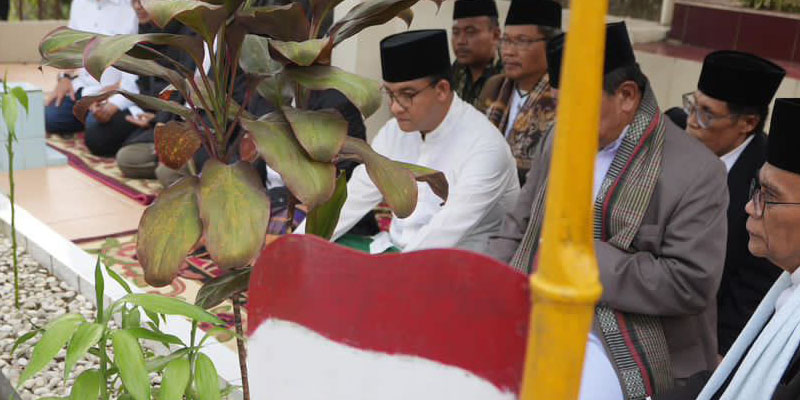 Ziarah Pahlawan Nasional Sukabumi, Anies Bertekad Lanjutkan Perjuangan