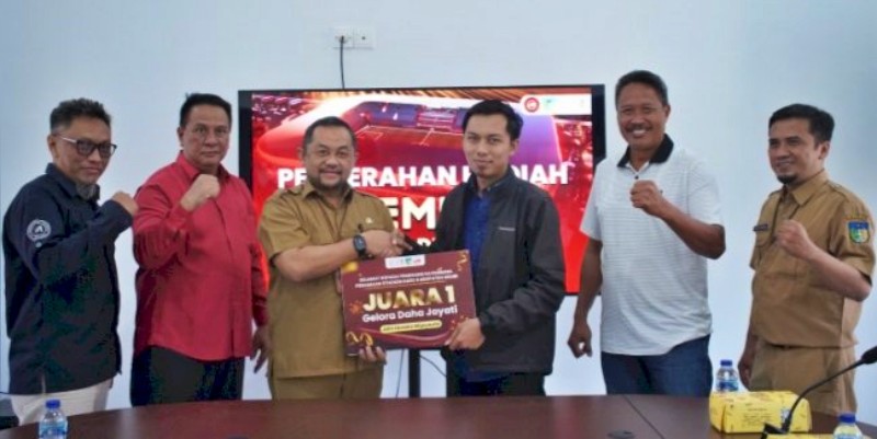 Pemenang Sayembara Nama Stadion Kabupaten Kediri Terima Hadiah Rp22,5 Juta