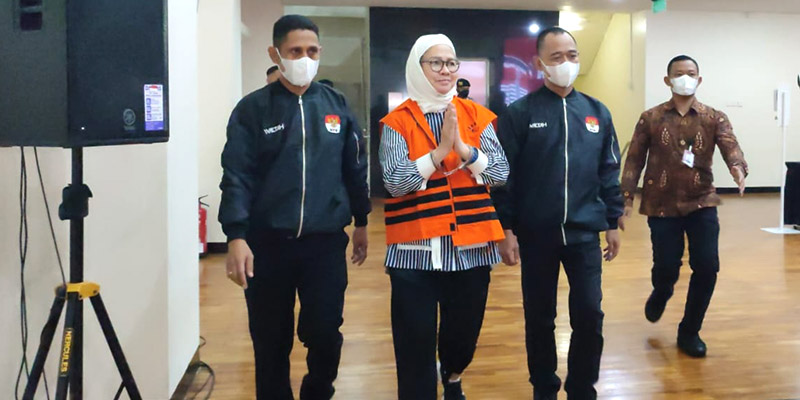 Bekas Dirut Pertamina Karen Agustiawan Resmi Pakai Rompi Oranye Tahanan KPK