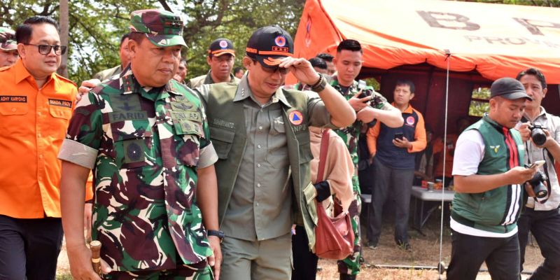 Bersama Kepala BNPB, Pangdam Brawijaya Tinjau Lokasi Karhutla Gunung Arjuno
