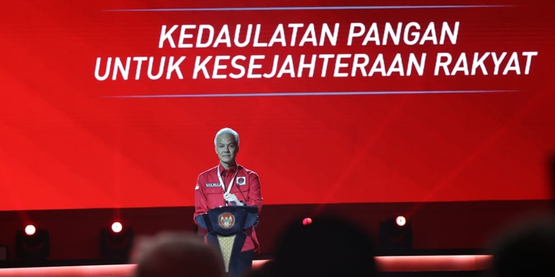 Di Hadapan Jokowi, Ganjar Tegaskan Urus Pangan Butuh Kehadiran Negara