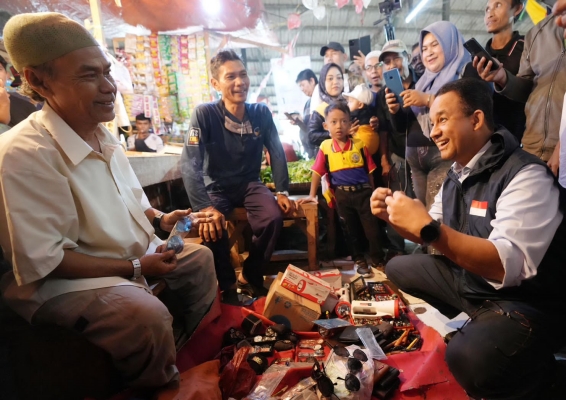 Datangi Pasar Induk Cianjur, Anies Diberondong Keluhan dari Pedagang hingga Konsumen