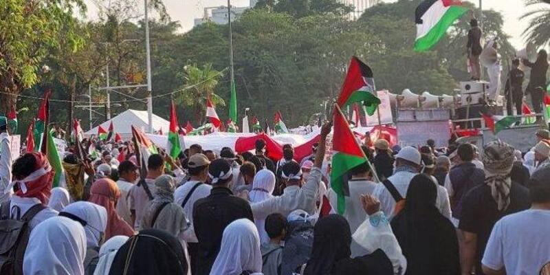 Ribuan Warga Ikuti Aksi Damai Dukung Palestina di Depan Kedubes AS