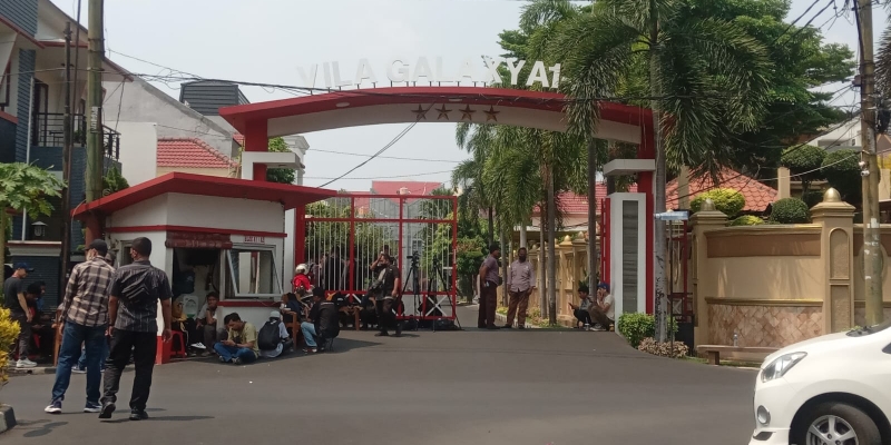 Polisi Ikut Geledah Dua Rumah Tetangga Firli di Bekasi