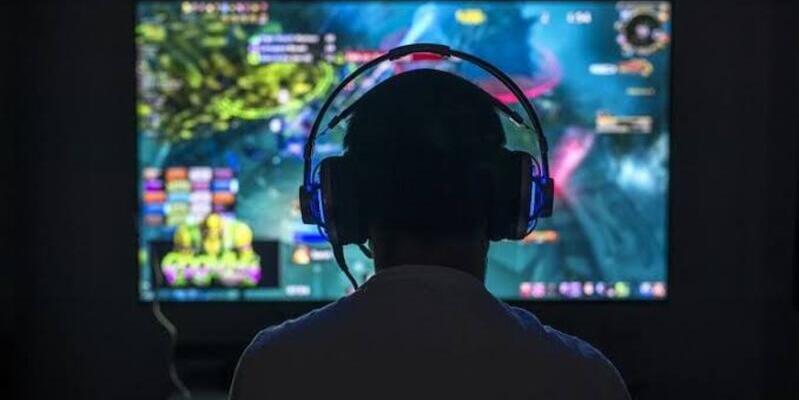 Anak Muda Indonesia Habiskan Rp 30 Triliun untuk Main Game Online
