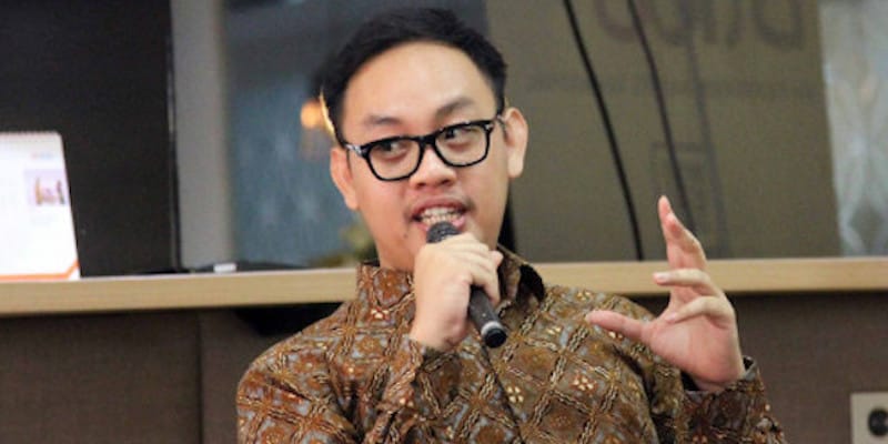 Rupiah Melemah Saat Pendaftaran Capres, Ekonom: Pelaku Pasar Menimbang Arah Dukungan Jokowi