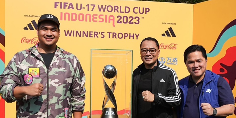 Arek Suroboyo Antusias Sambut Trofi Piala Dunia U-17