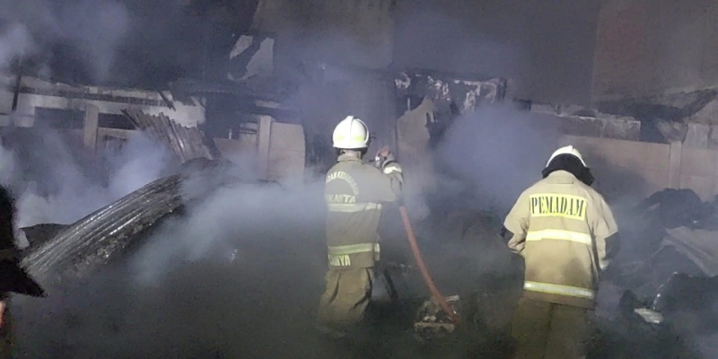124 Rumah Semi Permanen di Kebayoran Lama Ludes Dilalap Api