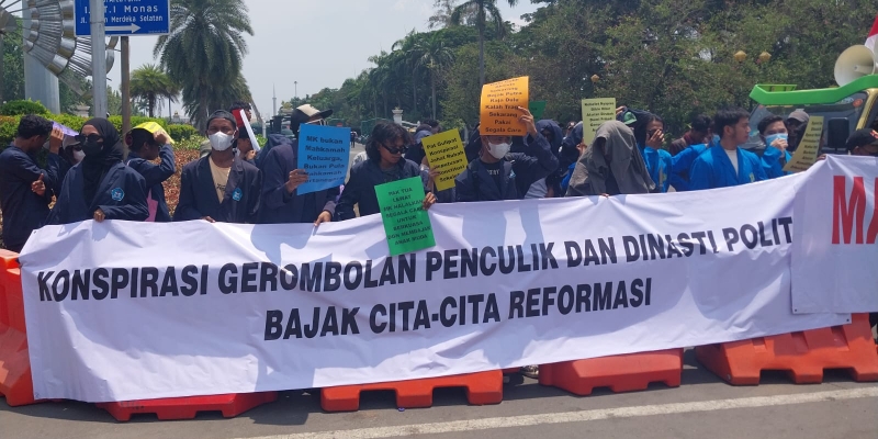 Demo di MK, Mahasiswa: Konstitusi Diakali, Nasib Rakyat Dipermainkan<i>!</i>
