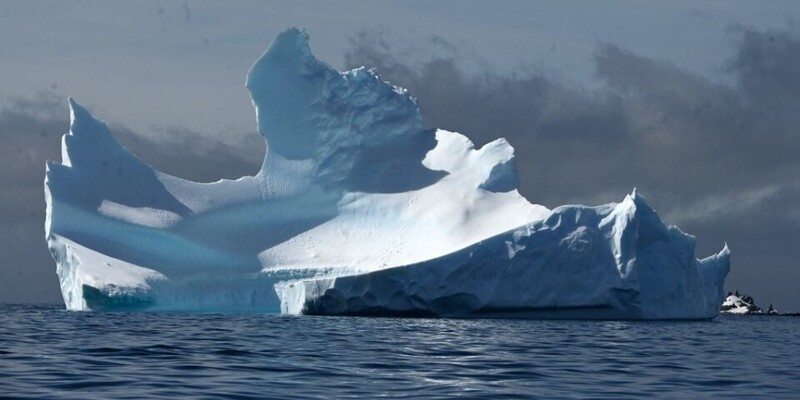 Hampir Setengah Lapisan Es Antartika Sudah Mencair dalam 25 Tahun Terakhir