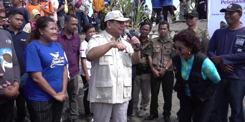 Jajal Kapal Bantuan, Prabowo Bareng Susi Pudjiastuti 15 Menit Keliling Pantai Pangandaran