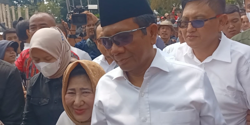 Daftar ke KPU RI, Mahfud MD Pakai Baju Putih saat Gagal Dampingi Jokowi pada 2019