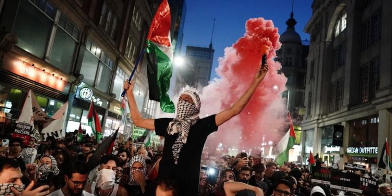 Demo Pro-Palestina di Inggris, Polisi Tindak Pengguna Atribut Berbau Hamas dan Yel-yel Anti-Yahudi
