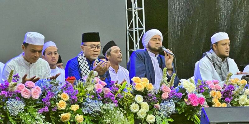 Sebelum Deklarasi Prabowo-Gibran, Zulhas Bersama Habib Syekh Hadir di Solo Raya Bersholawat