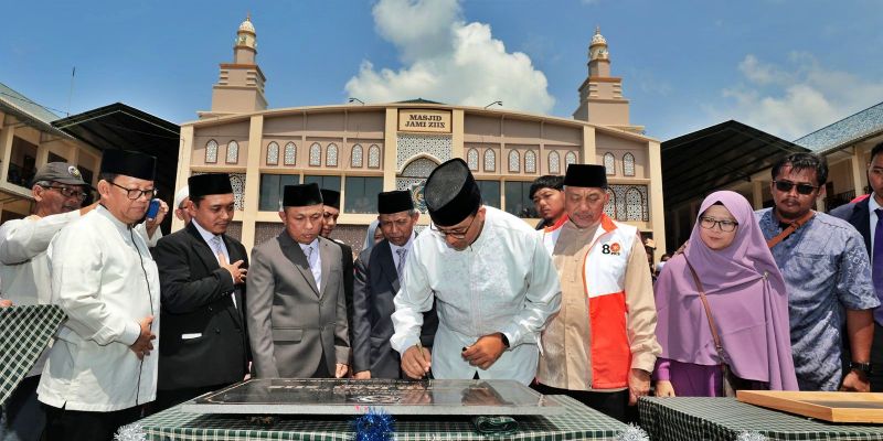 Anies Baswedan Resmikan Masjid Pondok Pesantren ZIIZ Cilongok