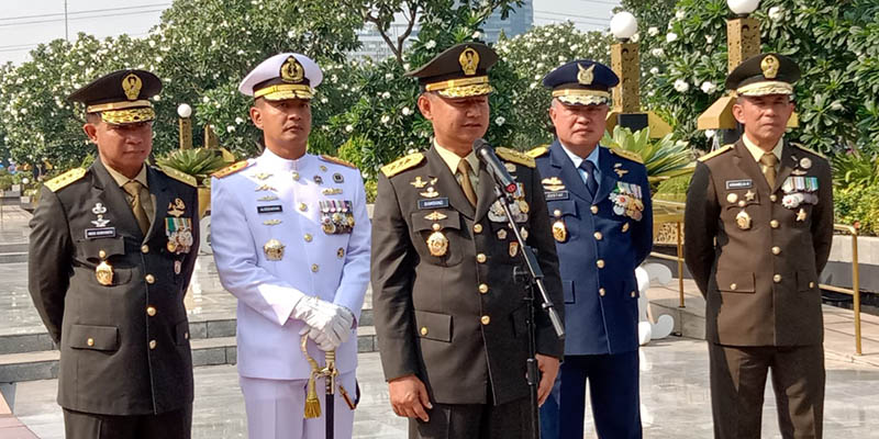 Peringati Hari Jadi ke-78, TNI Ziarahi Makam Pahlawan Nasional di Sejumlah Daerah