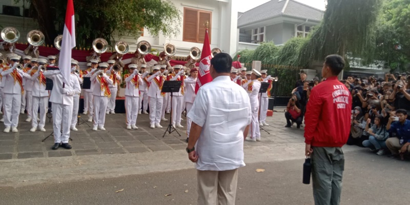 Tiba di Kediaman Prabowo, Rombongan PSI Disambut Marching Band
