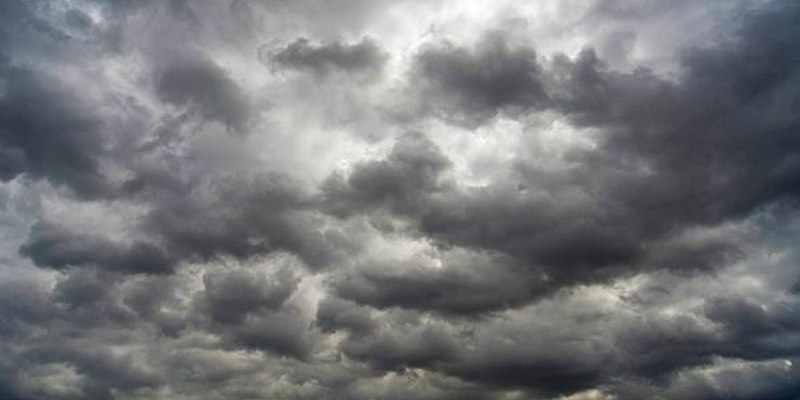 Awan Tebal Selimuti DKI Jakarta pada Malam dan Dini Hari