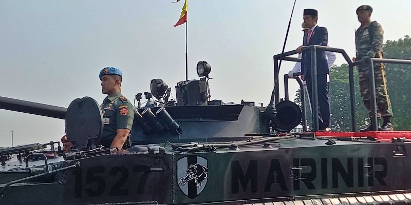 Jokowi jadi Inspektur Upacara di HUT ke-78 TNI di Silang Monas