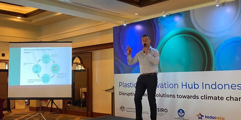Mark Grogan, Founder dan CEO dari perusahaan Circle 8 saat melakukan presentasi terkait pengelolaan sampah plastik pada 18 Oktober 2023/RMOL