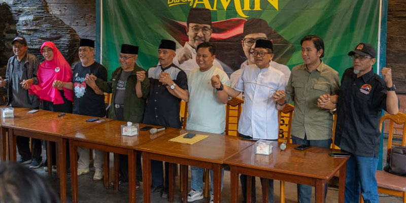 Panasi Mesin Politik, Relawan Amin Gelar Jalan Sehat di Kota Malang