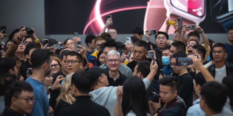 Penjualan iPhone Disaingi Huawei, Bos Apple Berkunjung ke China