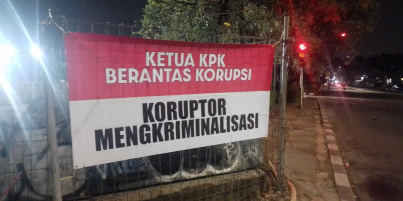 Spanduk Dukungan Moral untuk Ketua KPK Firli Bahuri Bertebaran di Jakarta