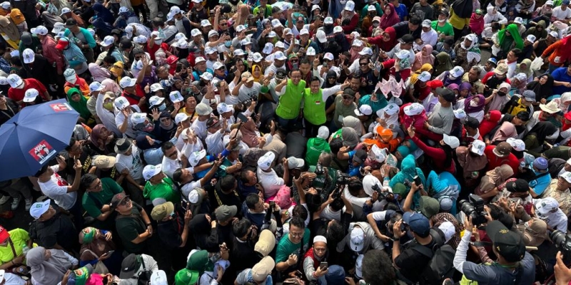 'Mlaku Bareng AMIN' Dipadati Satu Juta Massa, Anies Yakin Daerah Lain Ketularan